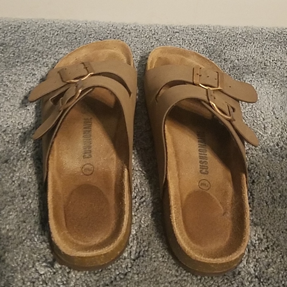 Cushionaire: Tan Sandals